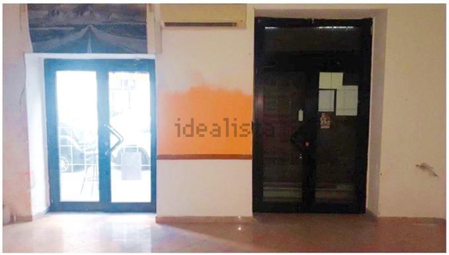 locale commerciale in vendita a Roma in zona Tuscolano