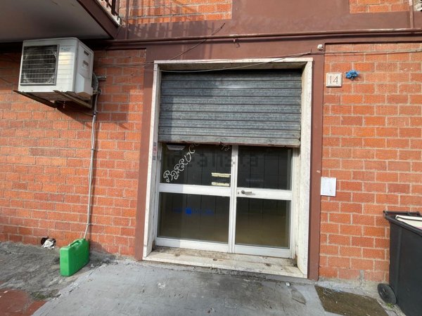 locale commerciale in vendita a Roma in zona Selva Candida