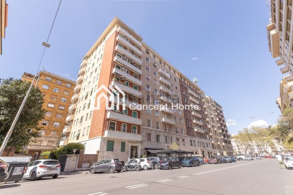 locale commerciale in vendita a Roma in zona Della Vittoria