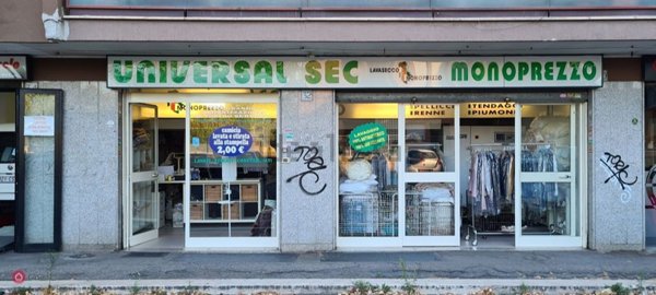 negozio in vendita a Roma in zona Torrino