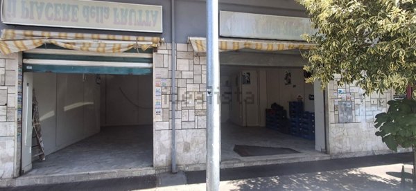 locale commerciale in vendita a Roma