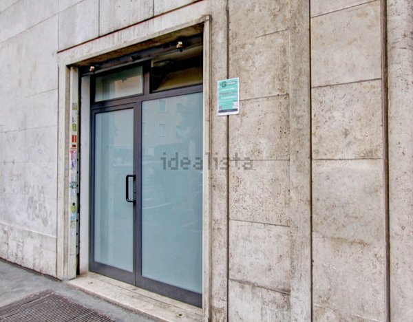 locale commerciale in vendita a Roma in zona Nomentano