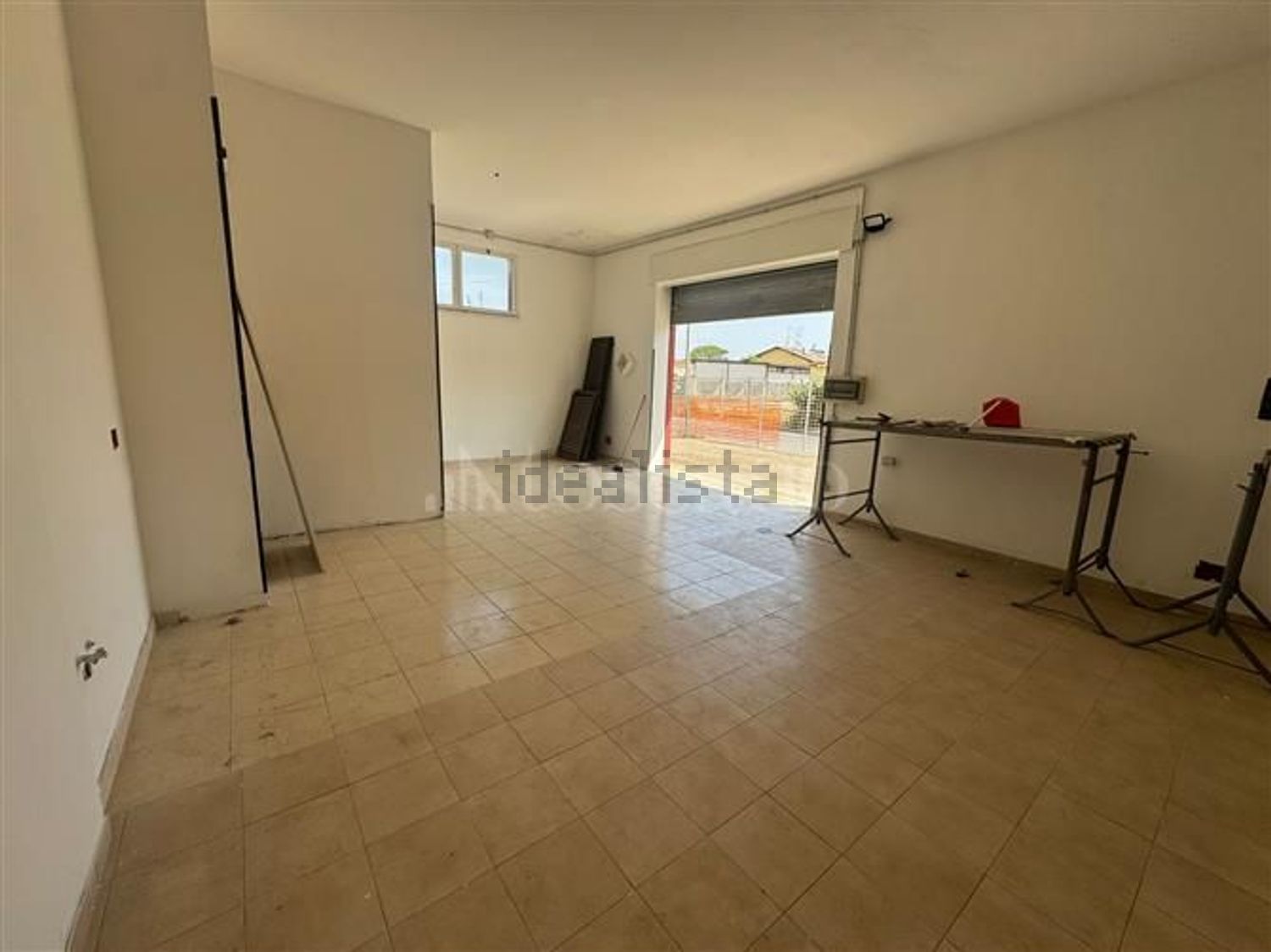 locale commerciale in vendita a Roma in zona Piana del Sole