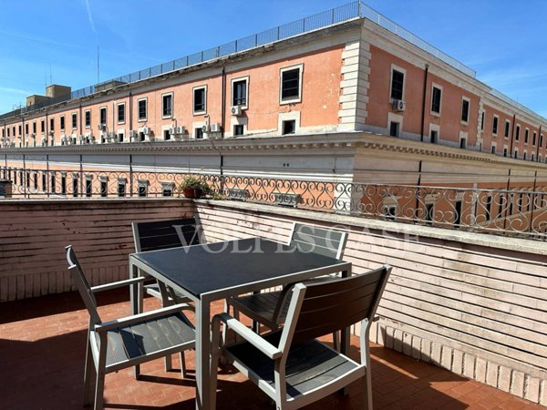 appartamento in vendita a Roma in zona Rione Monti/Campitelli