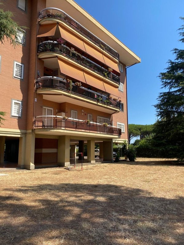 appartamento in vendita a Roma in zona Casal Morena
