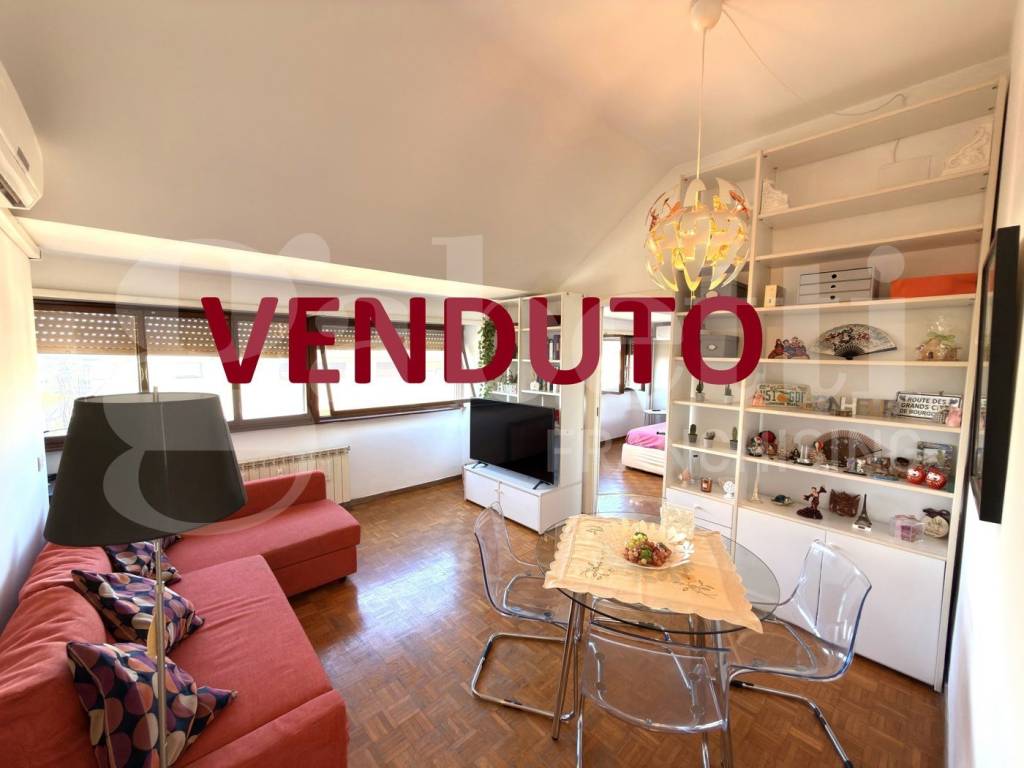 appartamento in vendita a Roma in zona Ardeatino