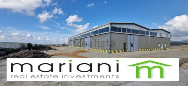 capannone in vendita a Roma in zona Borghesiana