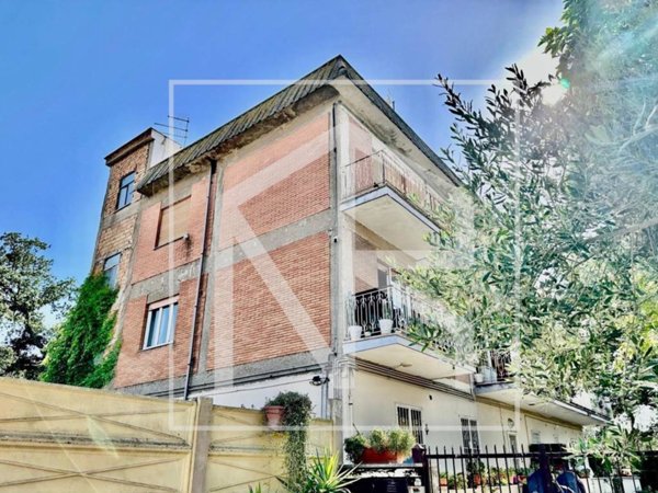 appartamento in vendita a Roma in zona Colle Prenestino