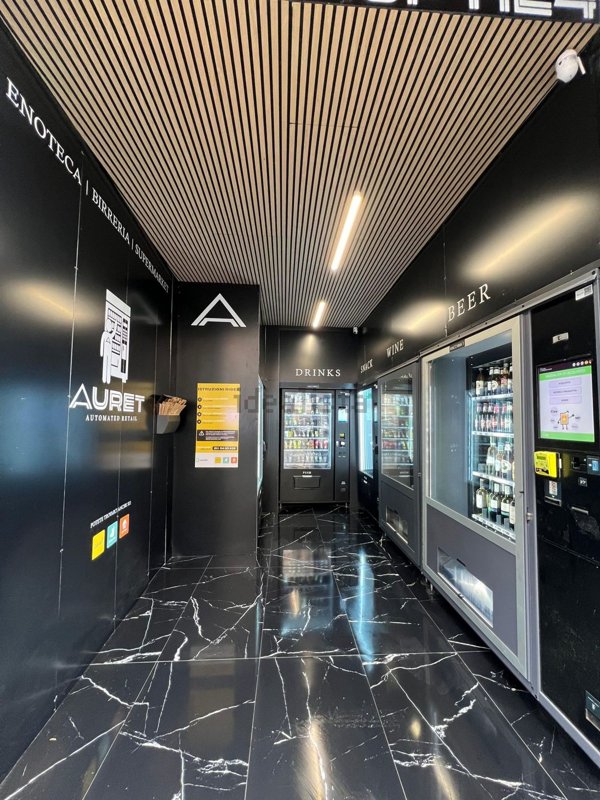 negozio in vendita a Roma in zona Della Vittoria