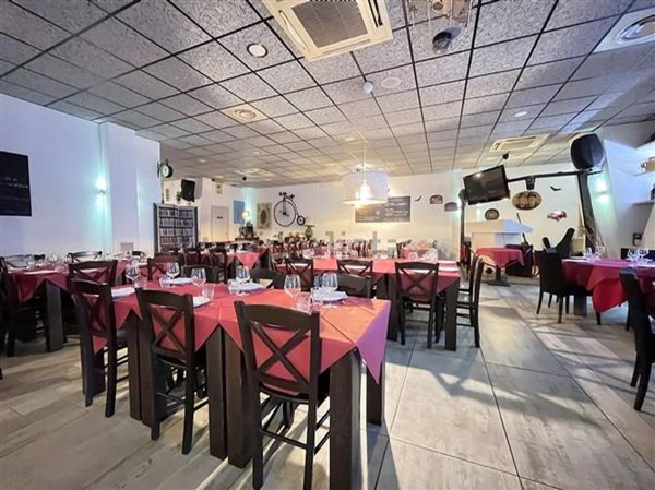 locale commerciale in vendita a Roma in zona Portuense