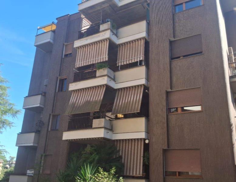 appartamento in vendita a Roma in zona Tomba di Nerone