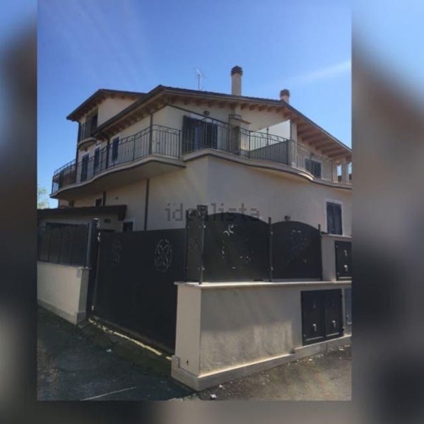 appartamento in vendita a Roma in zona Finocchio