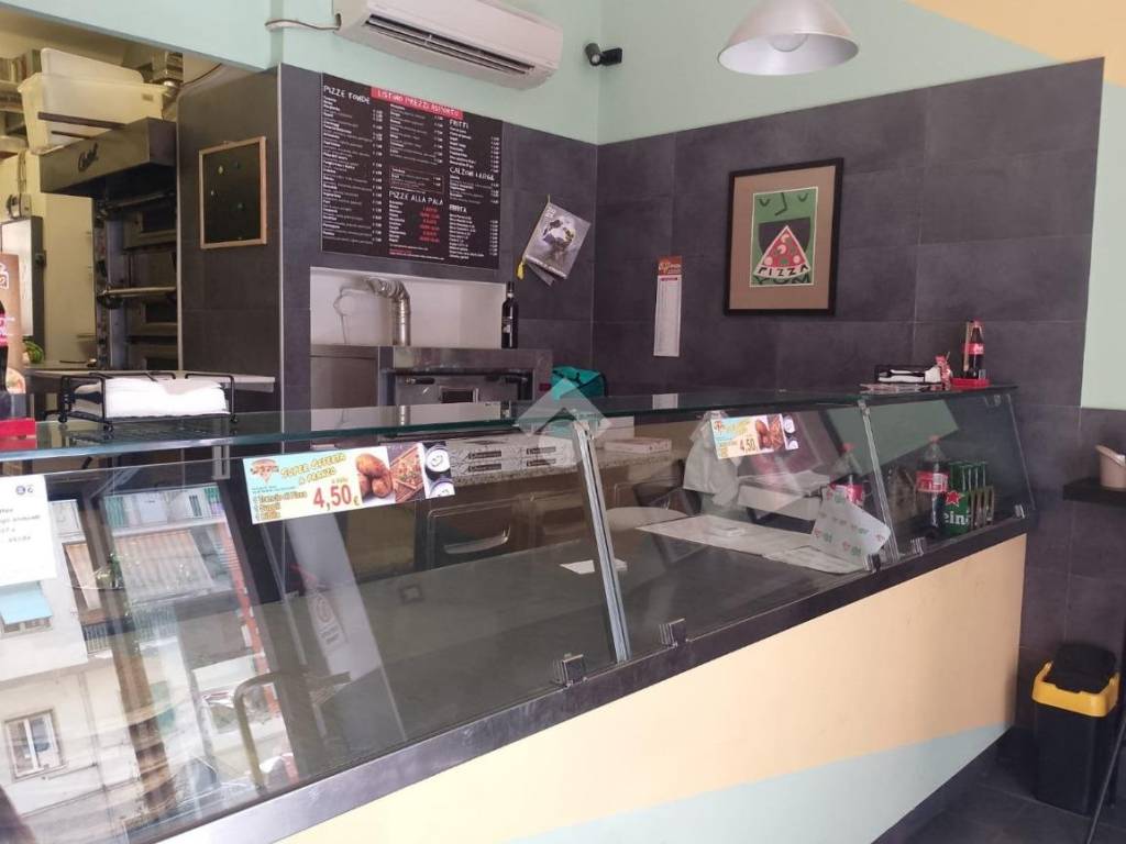 negozio in vendita a Roma in zona Tuscolano