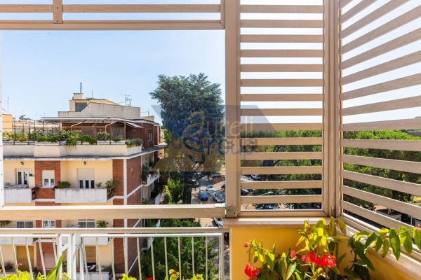 appartamento in vendita a Roma in zona Ardeatino