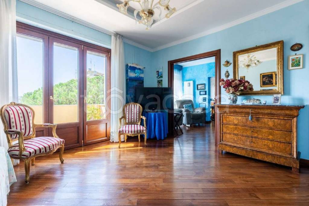 appartamento in vendita a Roma in zona Ardeatino