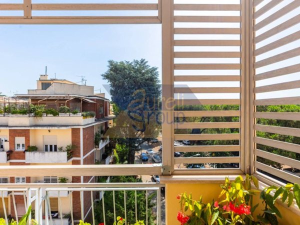 appartamento in vendita a Roma in zona Ardeatino
