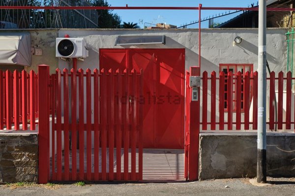 locale commerciale in vendita a Roma in zona Prenestino-Centocelle