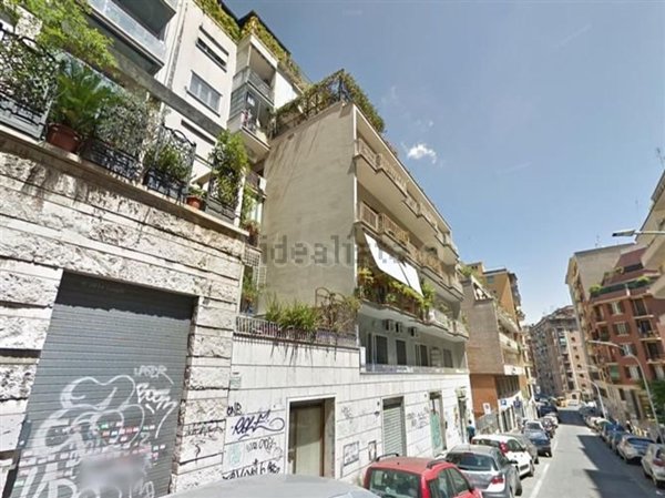 negozio in vendita a Roma in zona Tuscolano