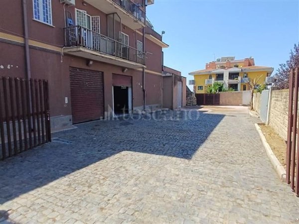 locale commerciale in vendita a Roma in zona Massimina/Casal Lumbroso