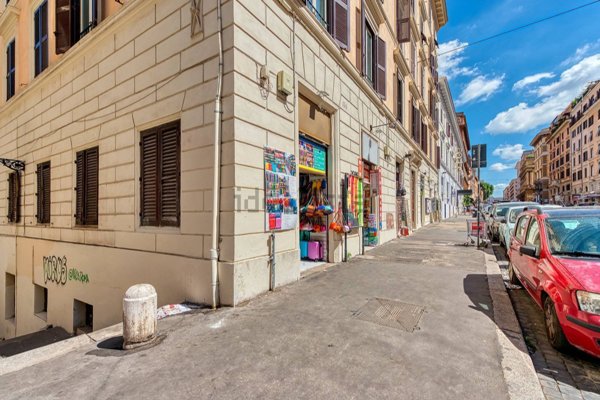 locale commerciale in vendita a Roma in zona Rione Monti/Campitelli