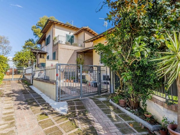 casa indipendente in vendita a Roma in zona Ostia Antica