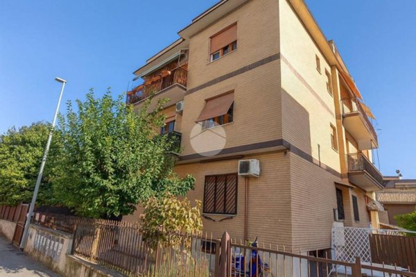 appartamento in vendita a Roma in zona Torre Angela