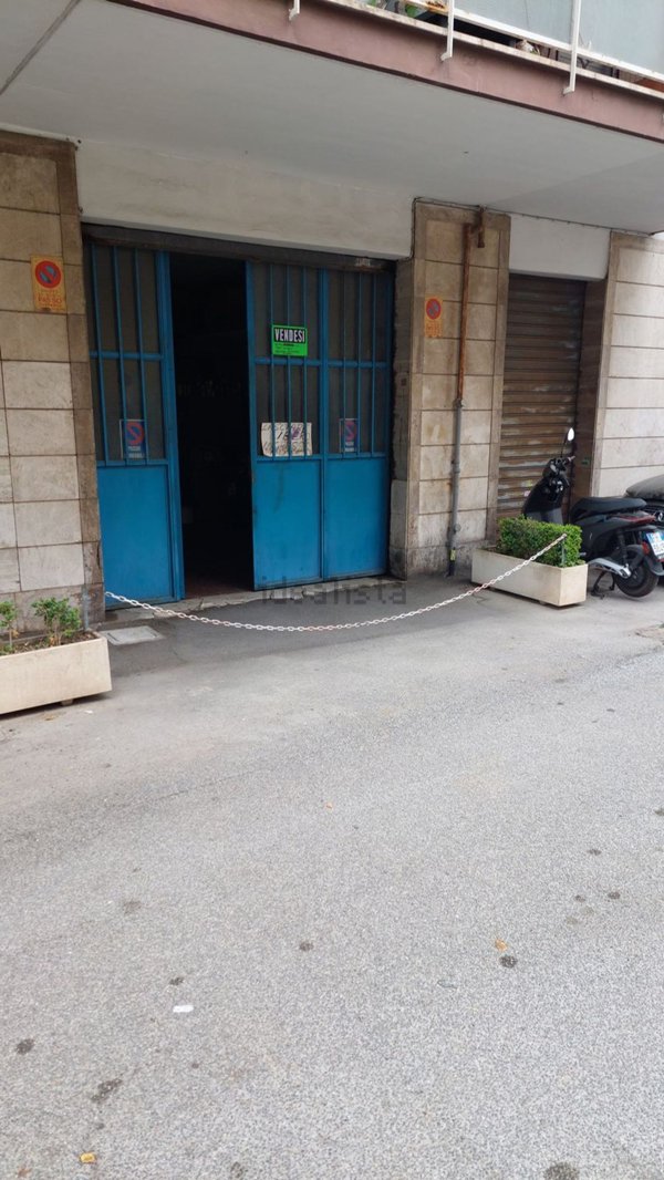 locale commerciale in vendita a Roma in zona Portuense