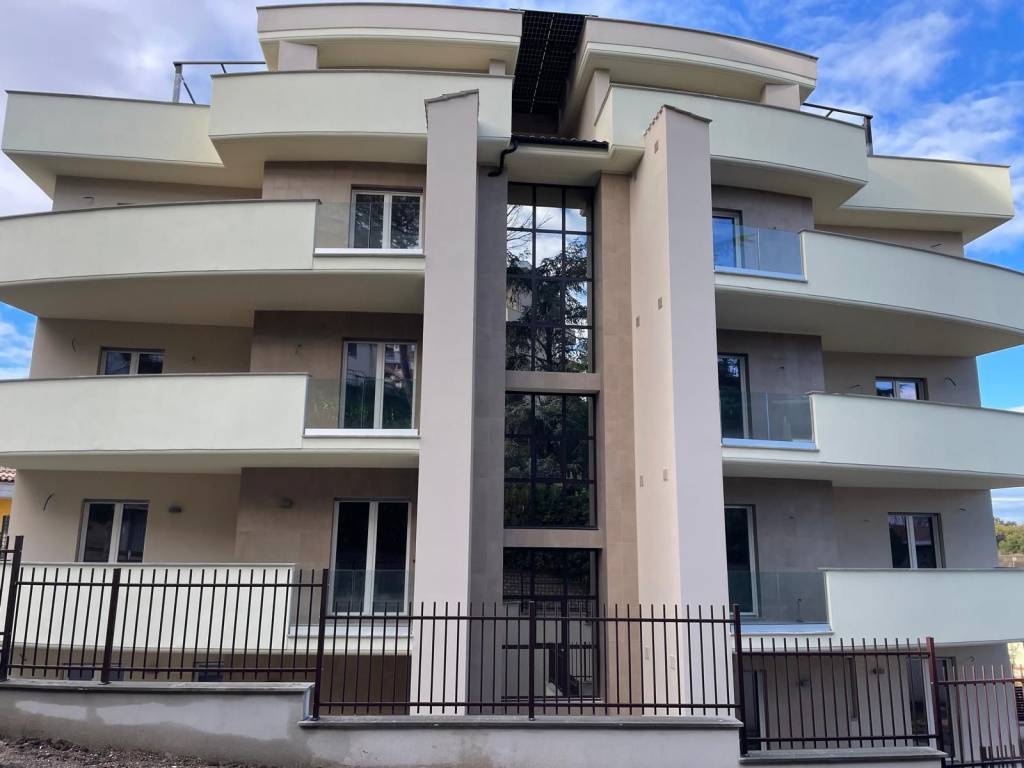 appartamento in vendita a Roma in zona Selva Candida
