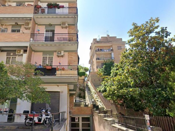 negozio in vendita a Roma in zona Primavalle
