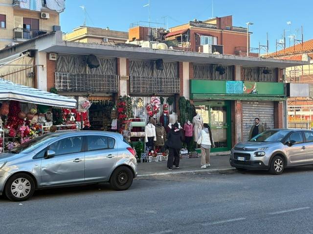 negozio in vendita a Roma in zona Fidene