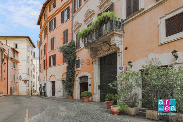 locale commerciale in vendita a Roma in zona Campo Marzio