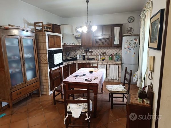 casa indipendente in vendita a Roma in zona Valle Santa