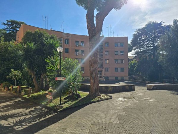 appartamento in vendita a Roma in zona Ostiense