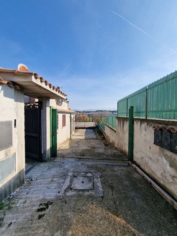 appartamento in vendita a Roma in zona Castelverde