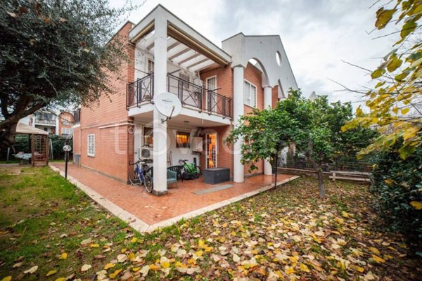 appartamento in vendita a Roma in zona Lunghezza