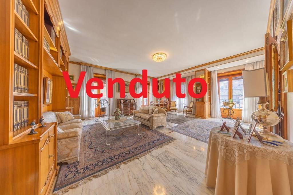 appartamento in vendita a Roma in zona Esquilino