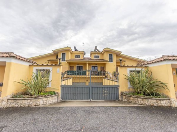 casa indipendente in vendita a Roma in zona Tor Vergata/Torrenova