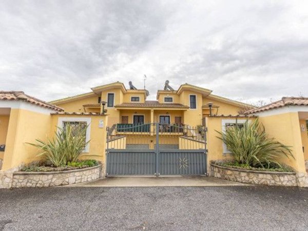 casa indipendente in vendita a Roma in zona Tor Vergata/Torrenova