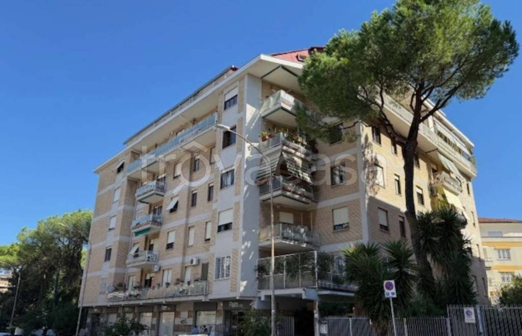 appartamento in vendita a Roma in zona Ardeatino