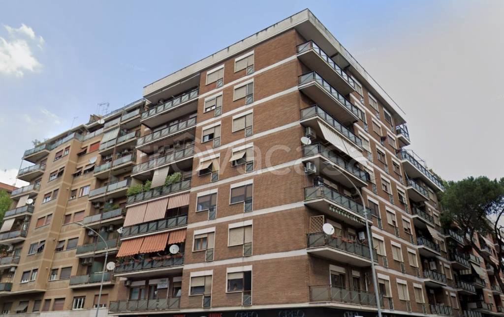appartamento in vendita a Roma in zona Appio Latino