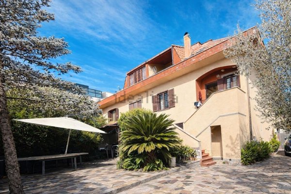 casa indipendente in vendita a Roma in zona Colle del Sole