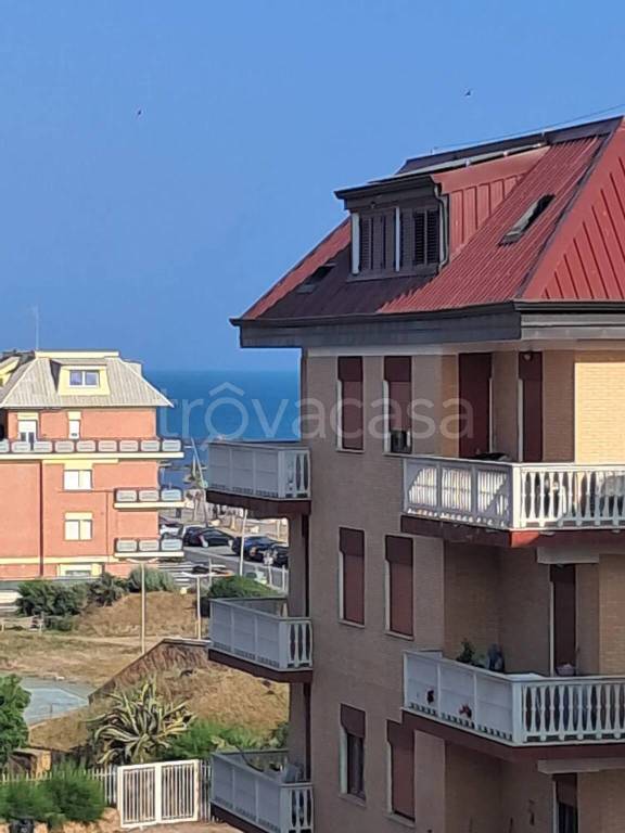 appartamento in vendita a Roma in zona Ostia Antica