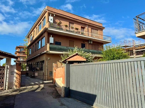 appartamento in vendita a Roma in zona Casal Morena