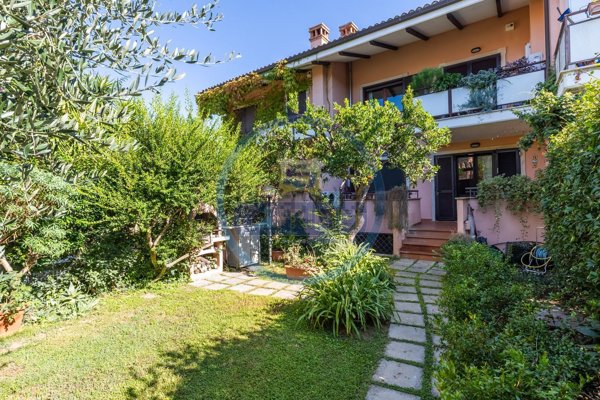 appartamento in vendita a Roma in zona Infernetto