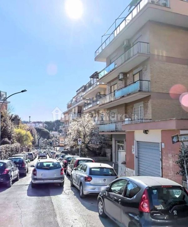 locale commerciale in vendita a Roma in zona Primavalle