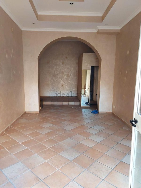 locale commerciale in vendita a Roma in zona Prenestino-Centocelle