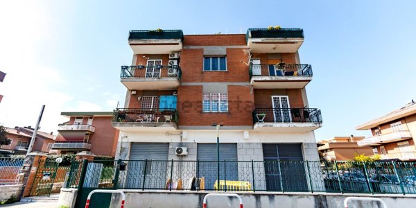 appartamento in vendita a Roma in zona Torre Maura