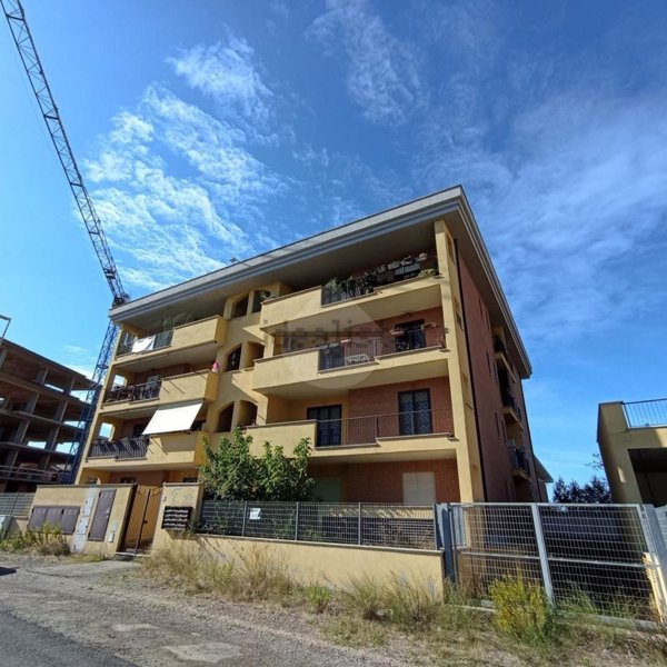 appartamento in vendita a Roma in zona Valle Santa