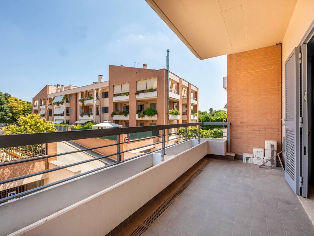 appartamento in vendita a Roma in zona Appio Latino