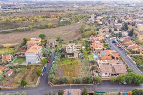 casa indipendente in vendita a Roma in zona Case Rosse